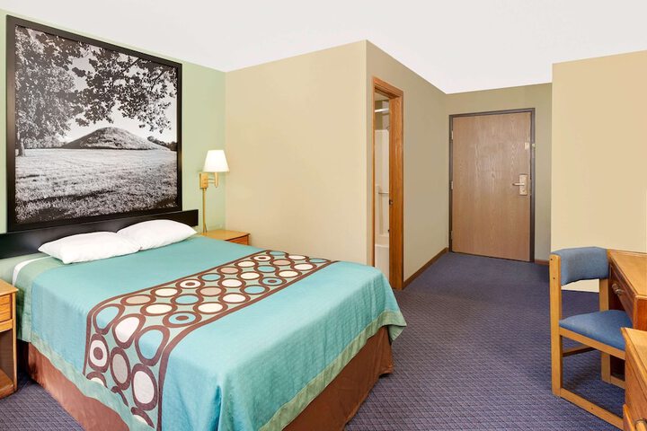Room 11 of 15
