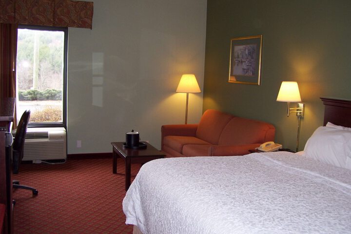 Hampton Inn Hillsville