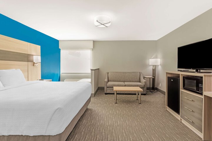 Best Western Plus Cleveland Inn & Suites
