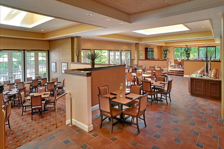 Dining 80 of 99