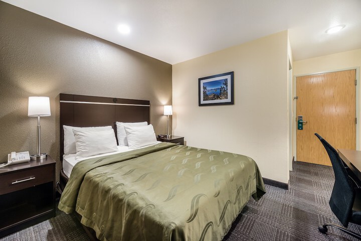 Room 16 of 40