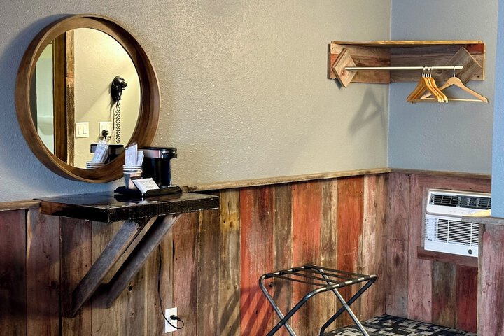 Americas Best Value Inn Wall