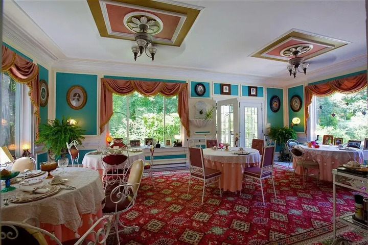 MELANGE BED AND BREAKFAST