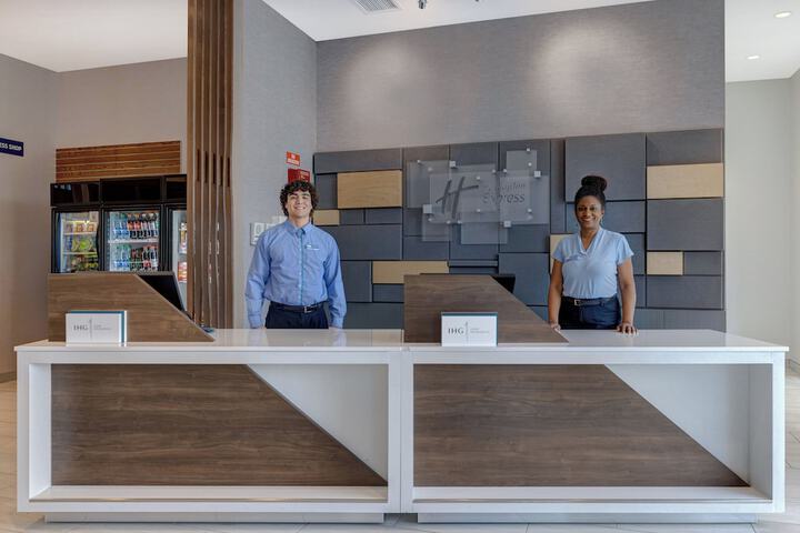 Holiday Inn Express & Suites Glendale Downtown by IHG