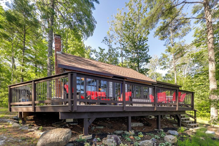 Waterfront Maine Vacation Rental w / Private Dock