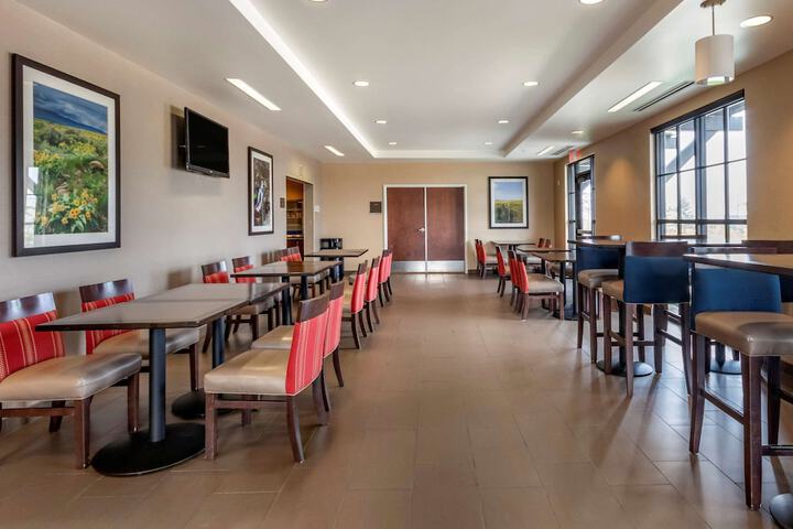Comfort Suites Airport - University