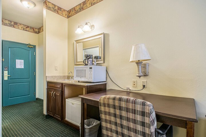 Room 12 of 22