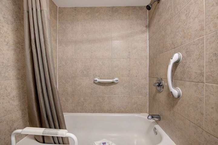 Room 16 of 31
