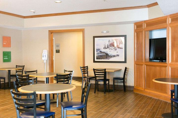 Comfort Suites Benton Harbor - St. Joseph