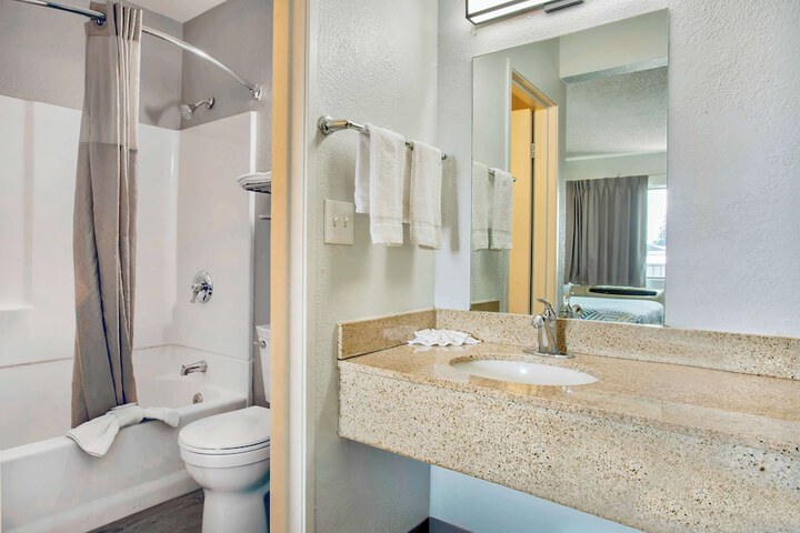 Room 14 of 25