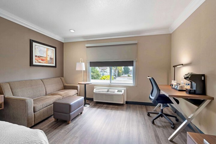 Best Western Plus Newport Mesa Inn