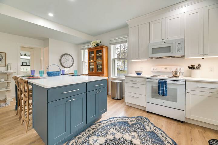 Spacious Naples Vacation Rental w / Private Hot Tub