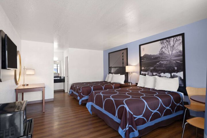 Room 16 of 35
