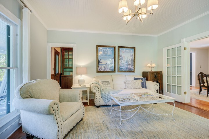 Historic & Charming Pittsboro Home w / Fireplaces