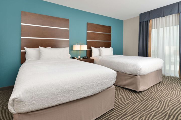 Hampton Inn & Suites Des Moines Downtown