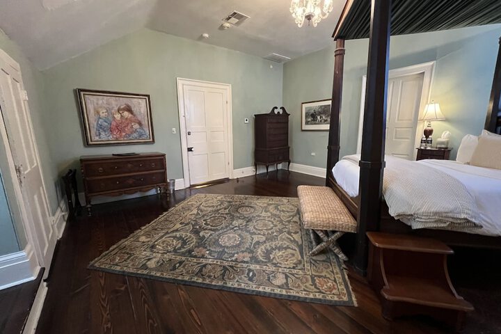 Room 32 of 65