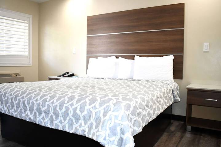 Room 12 of 33
