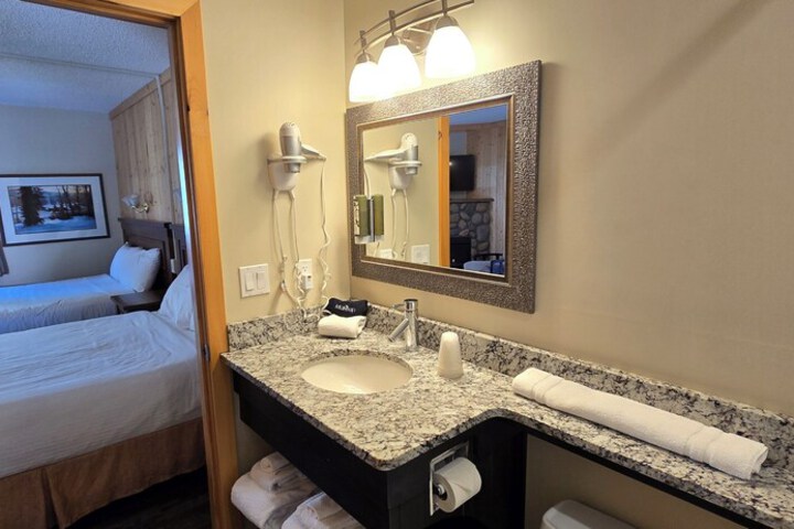 Aspen Village Inn