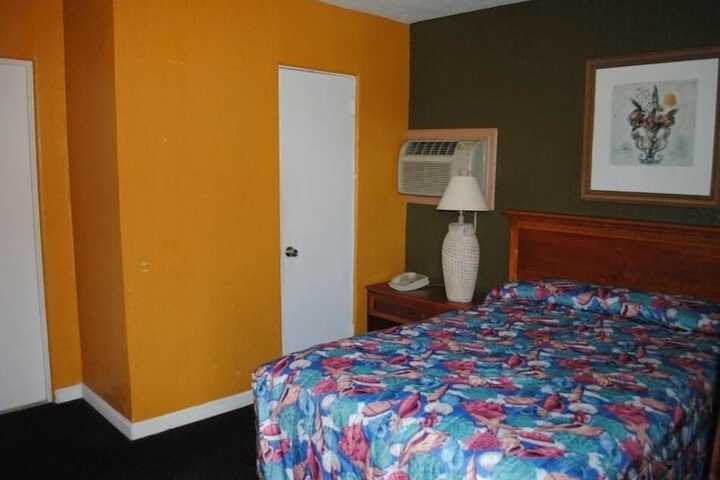 Room 17 of 42