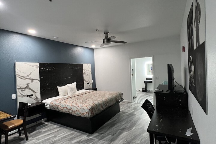 Room 9 of 52
