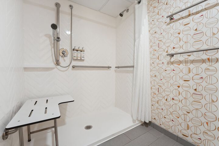 Room 32 of 40