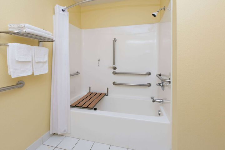 Room 9 of 18