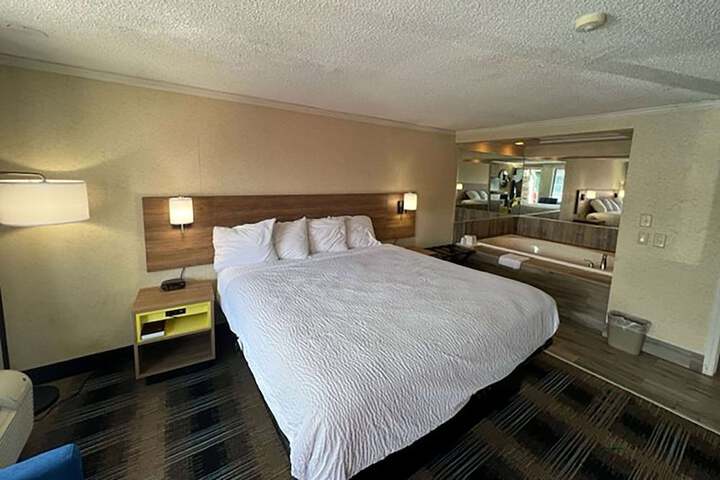 Room 15 of 23