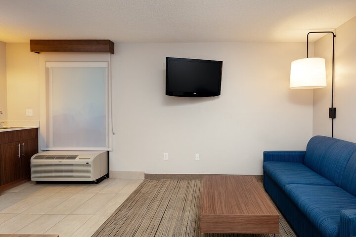Room 19 of 64