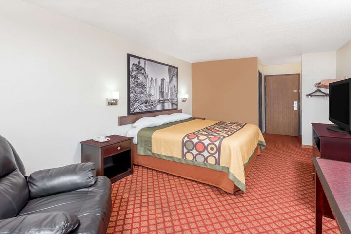 Room 5 of 16