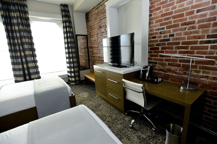 Room 42 of 75