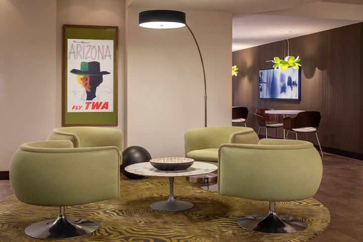 Lounge 61 of 76