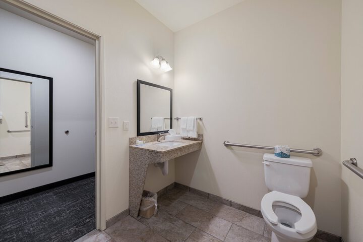 Cobblestone Hotel & Suites - Urbana