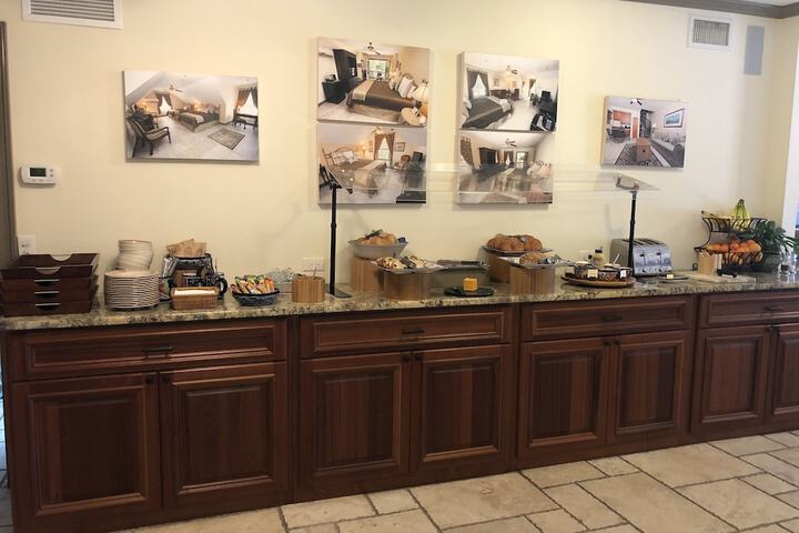 Breakfast/Coffee Service 64 of 81