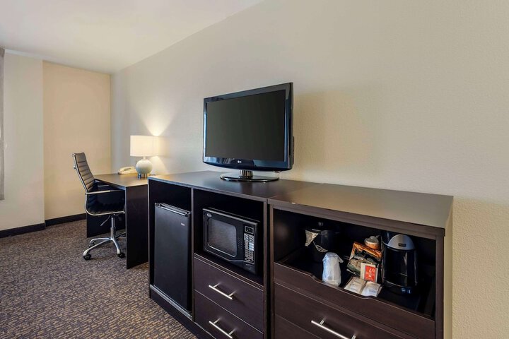 Room 13 of 32