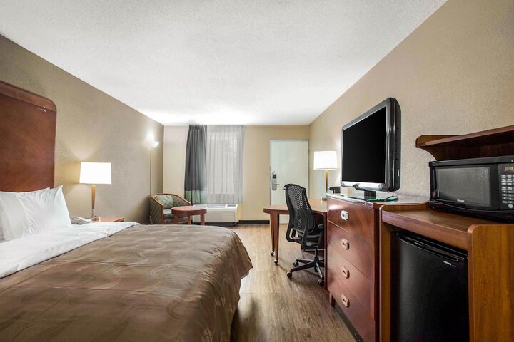 Room 33 of 51