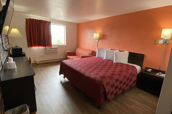 Room 10 of 34