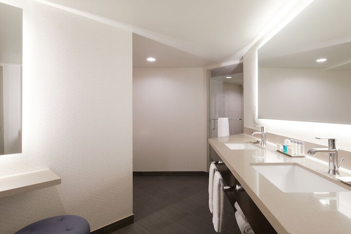 Silver Legacy Reno- a Caesars Rewards Destination