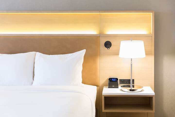 Room 20 of 33