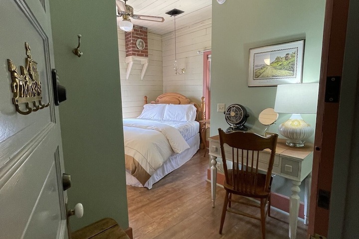 Room 15 of 39