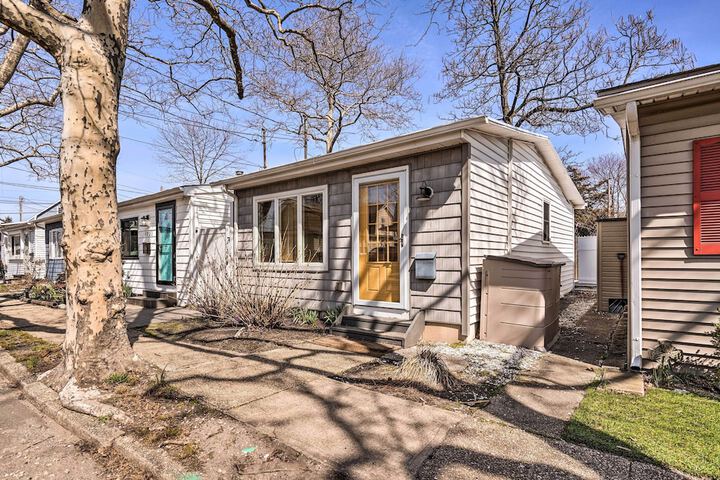 Bright Belmar Cottage Half Mi to Boardwalk!