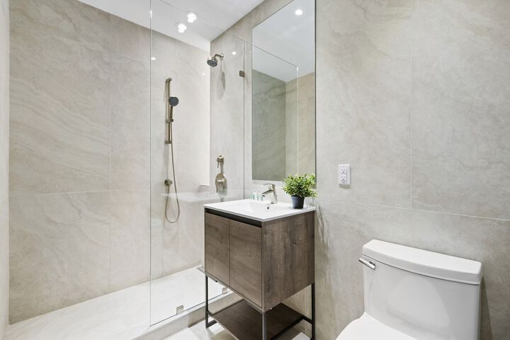 Global Luxury Suites at the Arches