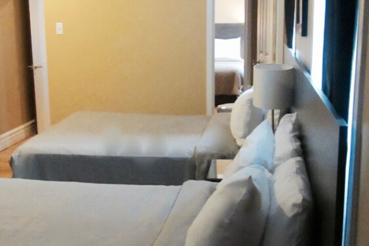 Room 11 of 40
