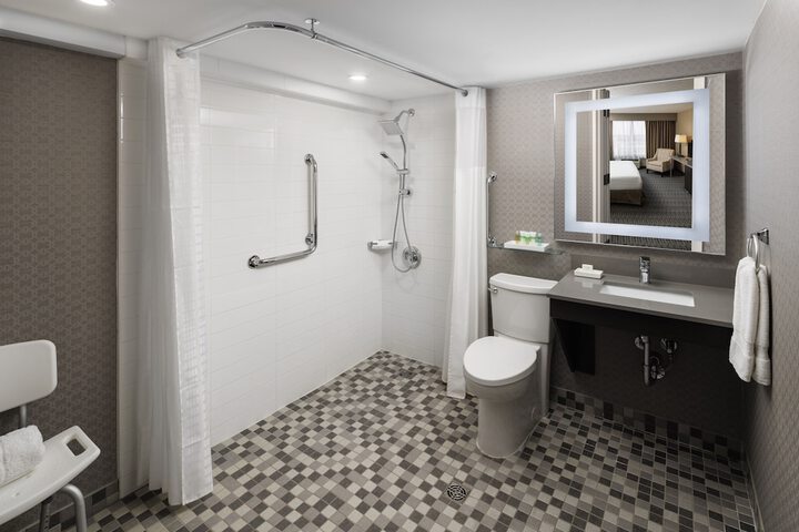 Room 11 of 29