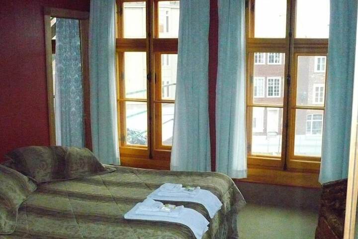 Room 10 of 31