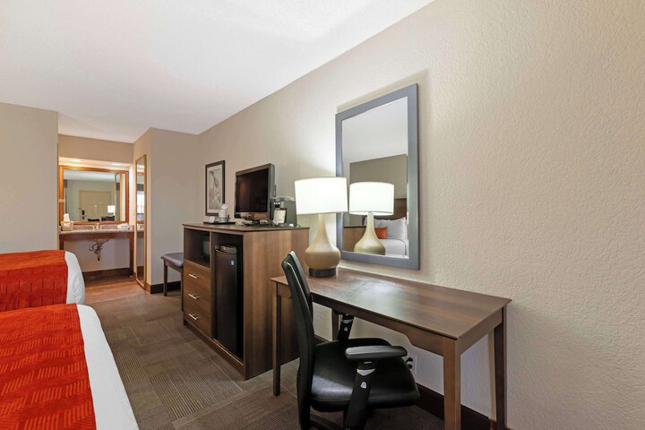 Room 16 of 31