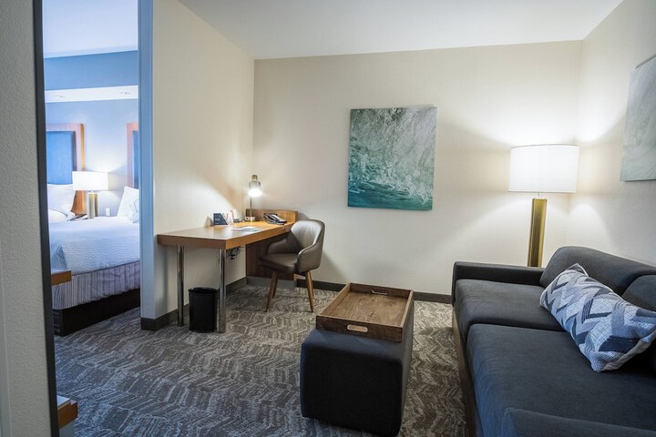 Room 7 of 19
