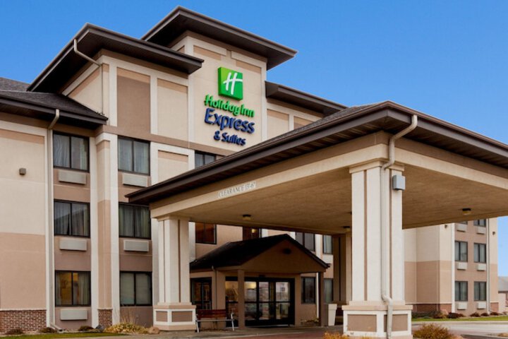 Holiday Inn Express & Suites Worthington by IHG