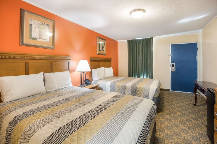 Room 32 of 34