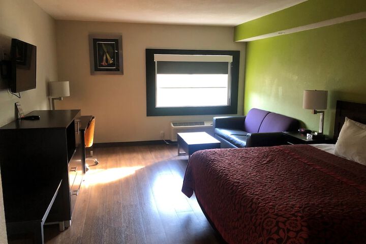 Room 10 of 28