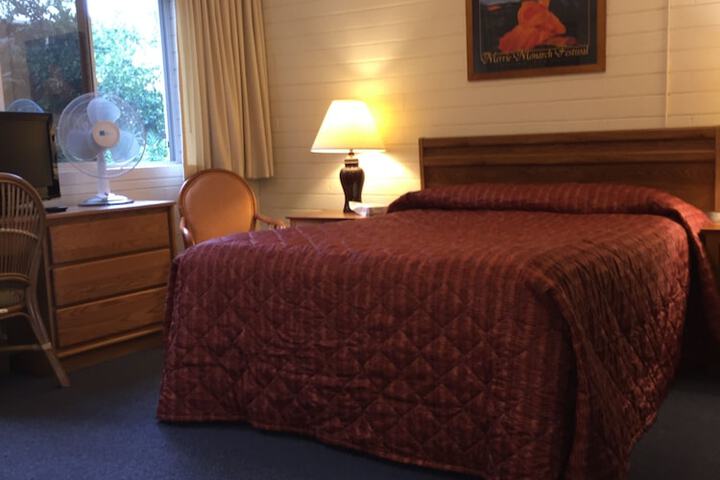 Dolphin Bay Hotel